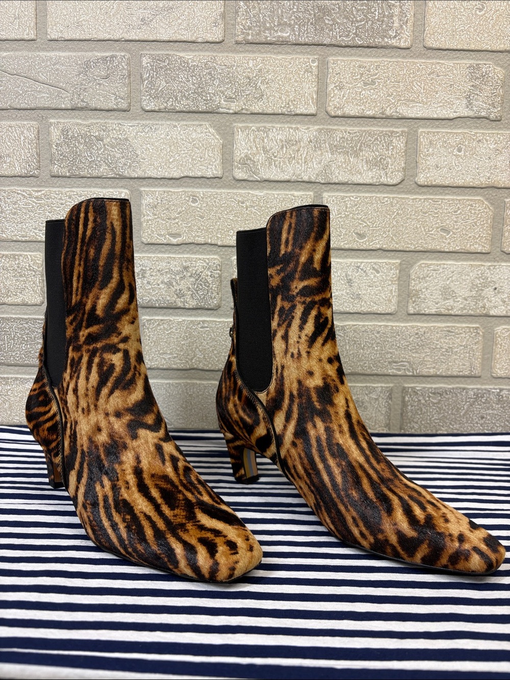 Sam Edelman Margo Kitten Boots in Brown Tiger Print Size 7